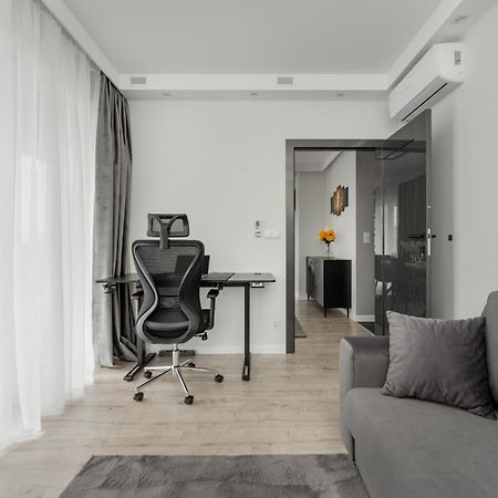 Luksusowy Apartament Z 3 Sypialniami, Klimatyzacja, Parkingiem I Biurkiem We Wroclawiu By Renters Prestige Exterior foto