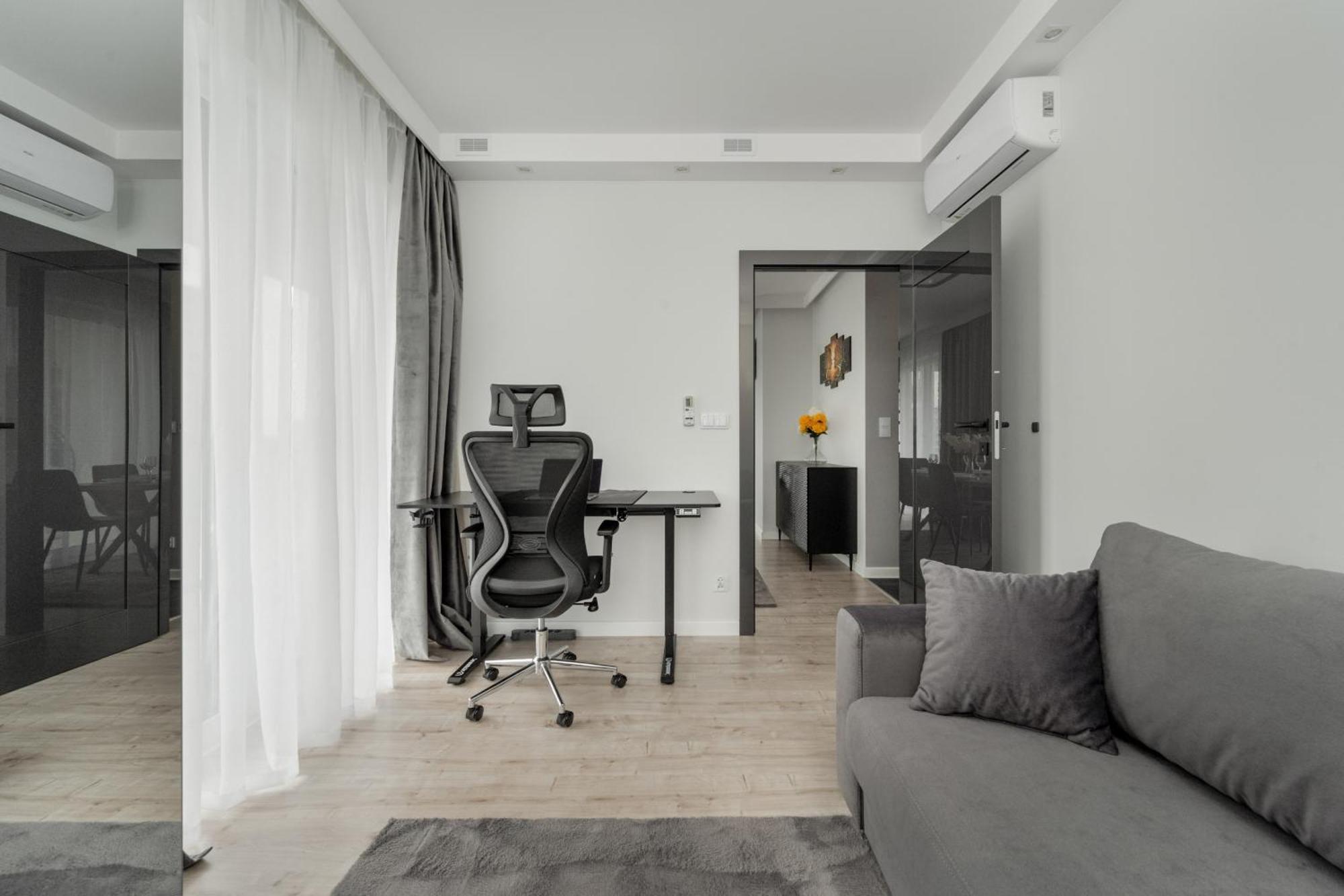 Luksusowy Apartament Z 3 Sypialniami, Klimatyzacja, Parkingiem I Biurkiem We Wroclawiu By Renters Prestige Exterior foto