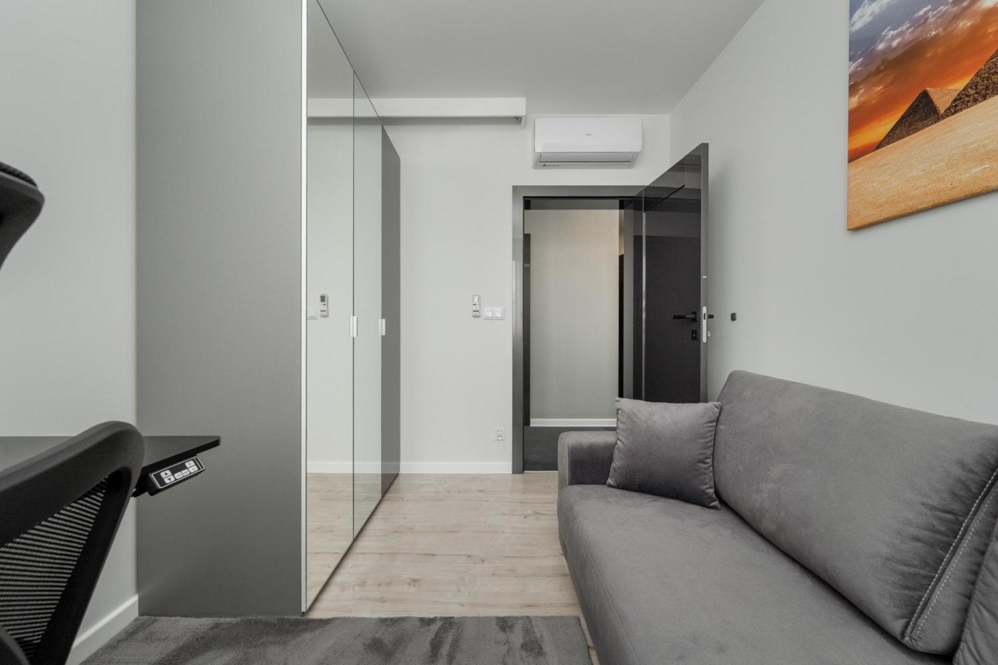 Luksusowy Apartament Z 3 Sypialniami, Klimatyzacja, Parkingiem I Biurkiem We Wroclawiu By Renters Prestige Exterior foto